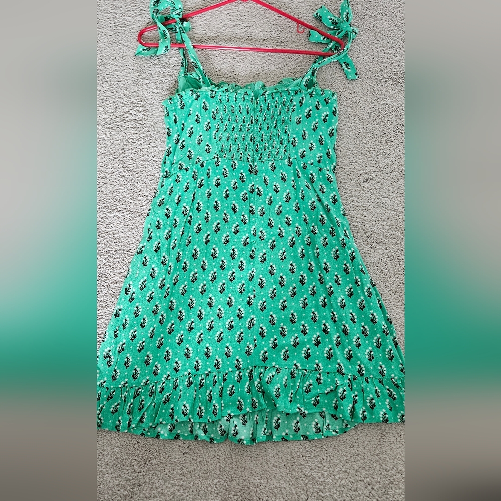Green💚 Dress with Tie Straps and Ruffles at the Bottom. Size- Medium